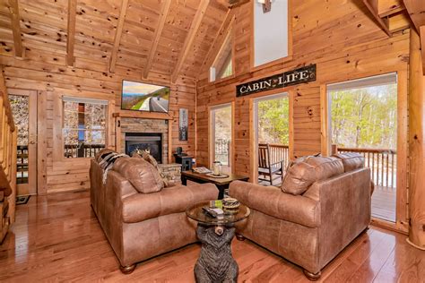 Chubby Bear Lodge - 4 Bedroom Sevierville Cabin Rental