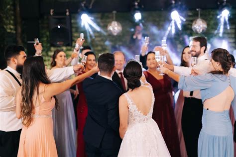 Ha 28 Casais Em Uma Festa - Festa de casamento: 19 atrações surpreender os convidados