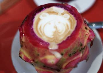 Rumah Makan di Jember Ini Tawarkan Kopi Unik, Disajikan di Dalam Buah ...