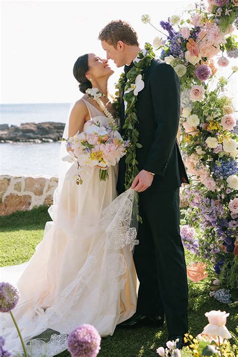 olympic ice dancers madison chock  evan bates marry  hawaii