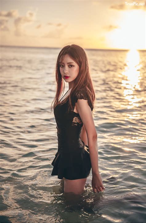 Jin Si Hyun model Korea with sexy swimsuit in the beach