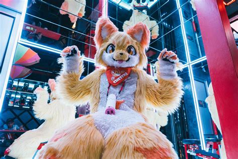 ท่องโลกของคนรักชุดขนฟูกับกูรู FURRY และอาณาจักร FURSUIT COMMUNITY ที่