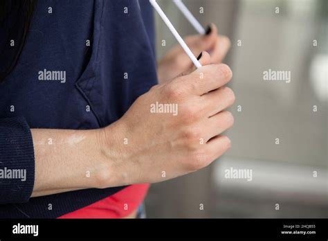 Hand knuckles hi-res stock photography and images - Alamy