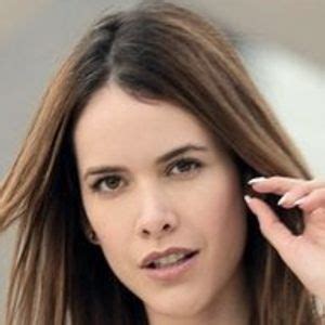 Laura Contreras - Age, Family, Bio | Famous Birthdays