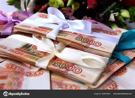 Пачки Денег На Столе - 60 фото