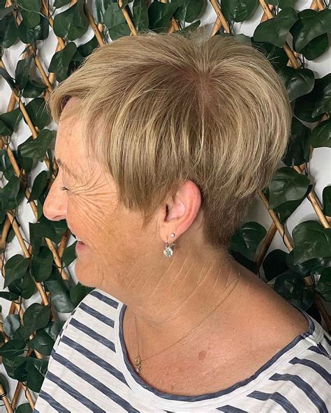 31 Voluminous Hairstyles for Women In Their 60s with Very Thin Hair