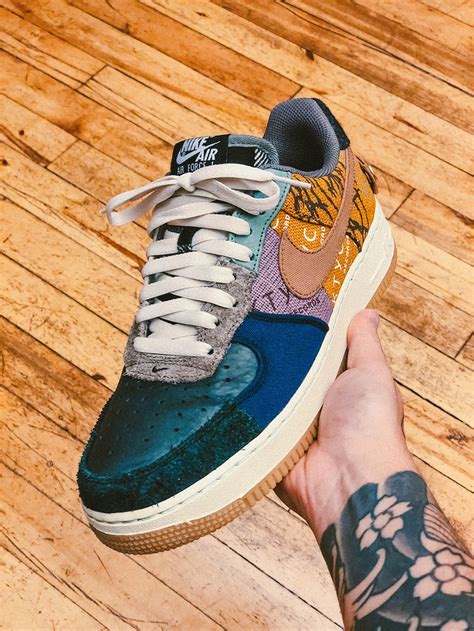 Travis Scott x Nike Air Force 1 "Cactus Jack" - EUKICKS | Nike fashion ...