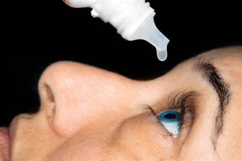 Meilleures Gouttes pour les Yeux Secs : Conseils et Traitements