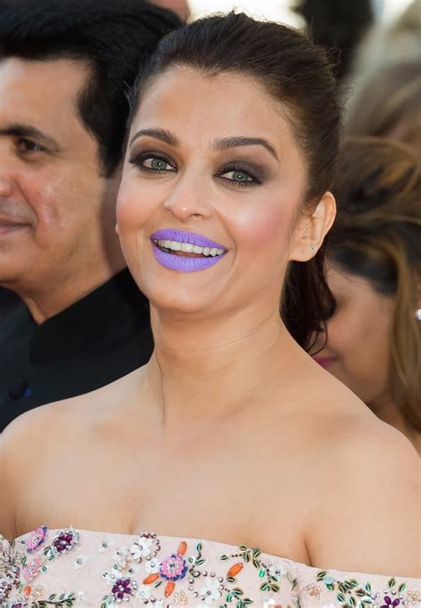 HD Celebs Pics: Aishwarya Rai Purple lipstick Photos From Cannes