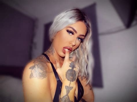 Don't you wish you could just grab my neck and fuck my big juicy lips