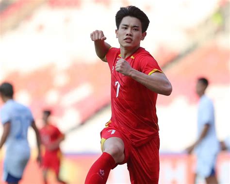 nguyen dinh bac ngoi sao cua doi tuyen  viet nam esquire vietnam