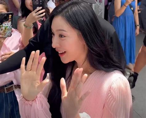 kim ji won pakai pink dress  acara bvlgari laruna