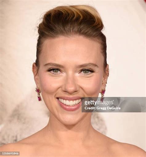 Scarlett Johansson Headshot Photos and Premium High Res Pictures ...