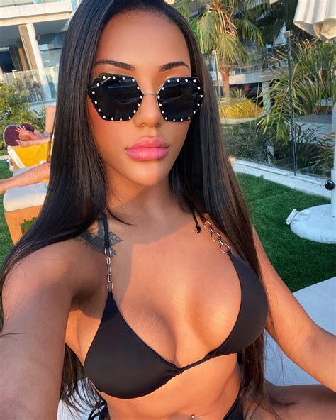 I'm a Miss Bumbum 2022 contestant and use 5 hours of sex a day as exercise
