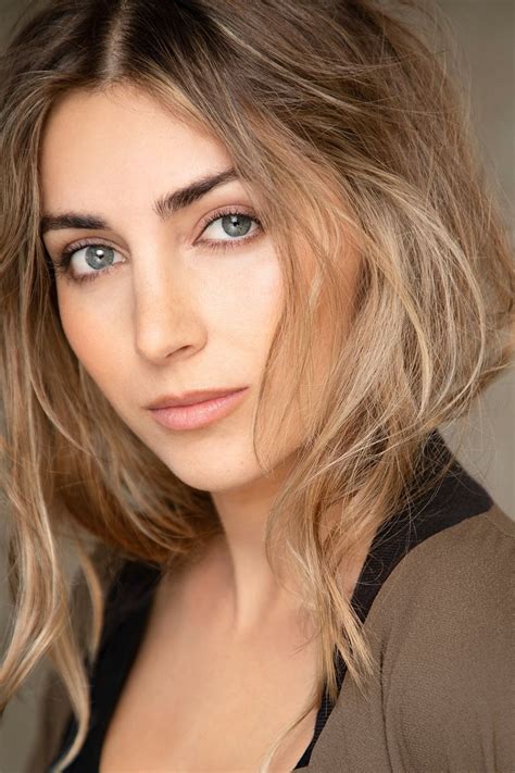 Emelia Hartford - Biografía, mejores películas, series, imágenes y