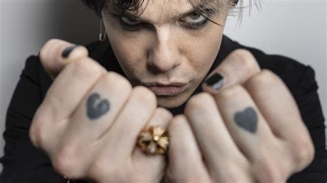 Bludfest: Yungblud is launching his own affordable music festival | AP News