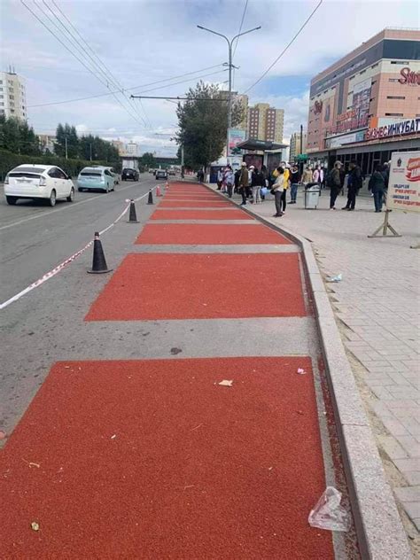Авто замд халтиргаанаас хамгаалах өнгөт хучилт хийж байна