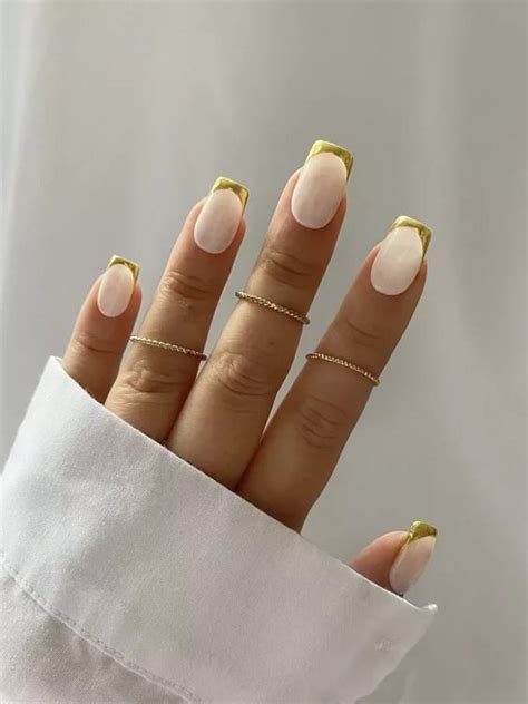 19 Gorgeous Gold Nail Design Ideas for a Luxurious Look - thepinkgoose.com