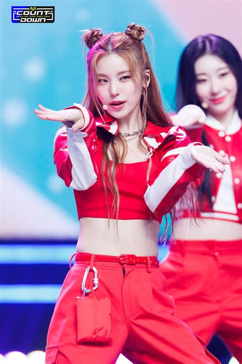 230810 ITZY Yeji - 'CAKE' at M COUNTDOWN | kpopping