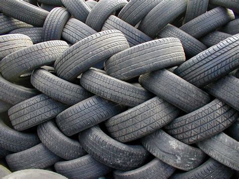 Старые покрышки уйдут на дорожное покрытие