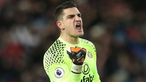 Sunderland Accept £2m Bid From Reading for Goalkeeper Vito Mannone ...