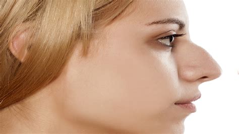 قوز بینی عقابی به چه دلیل ایجاد می شود ؟ - جراح بینی اصفهان