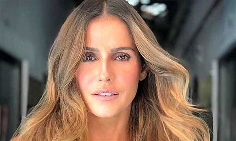 Qual A Idade Da Deborah Secco - Deborah Secco celebra a chegada dos 45 anos de idade em restaurante ...