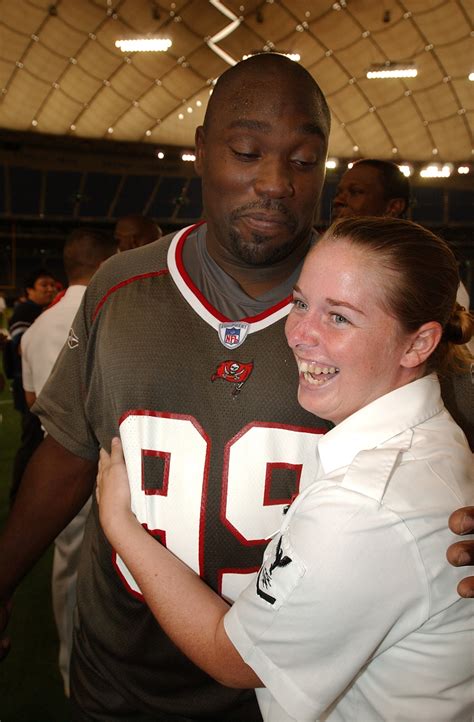 Warren Sapp Wiki, Bio, Networth, GF, Wife, Family & More - DWB