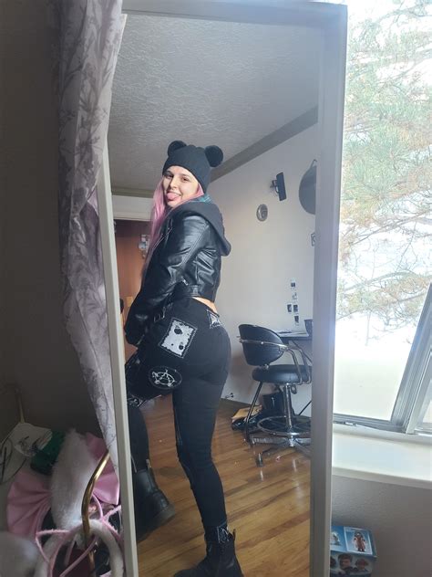 FREE •Cosplay• Gamer • 420 • alt girl | Scrolller