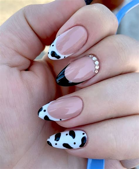 30 Stunning Accent Nail Ideas To Copy ASAP