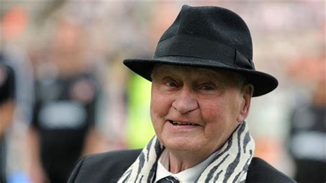 sir bobby robson celebre  st james park