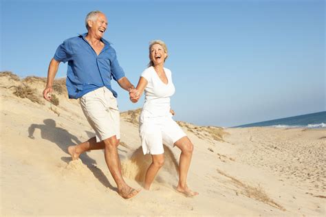 beach-seniors Senior-Couple-Love Elderly-Couple | Medical tourism