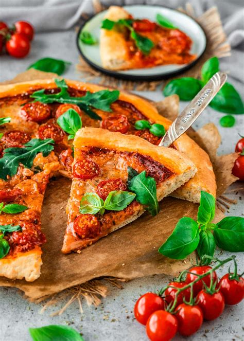 Easy Vegan Pizza Recipe - Crispy Crust & Italian Flavor - Bianca