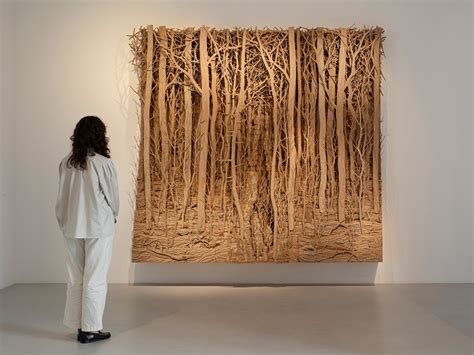 Papel, libros y cartón protagonizan dos muestras sorprendentes en París