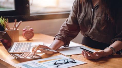 what goes into calculating net worth