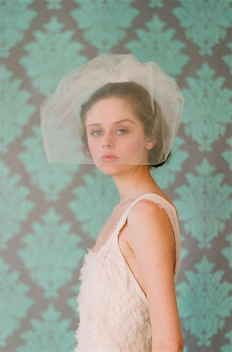 17 Birdcage Veils with Chic Vintage Vibes