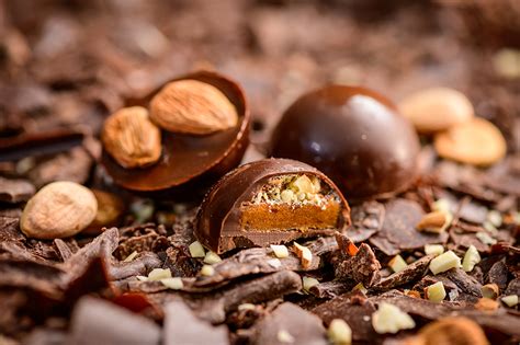Пастила из вишни в шоколаде с грецким орехом,миндалем и абрикосовой ...