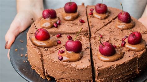 Easy Vegan No-Bake Chocolate Cherry Torte