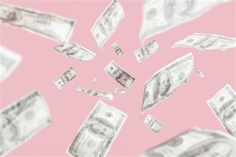 artists making  living     patreon
