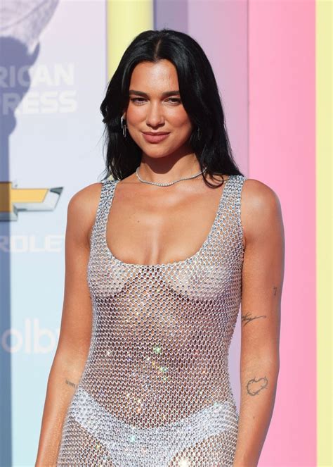 Dua Lipa was so hot in this dress. She drains me a lot with this look