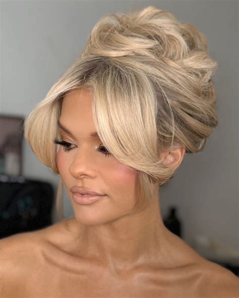 Want to Bring Back the ’60s? 11 Iconic Hairstyles That Are Perfect for ...