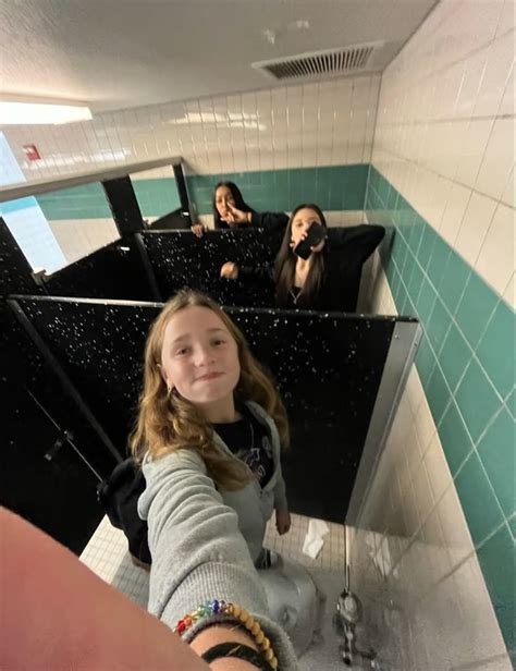 bathroom stalls cute friend  cute friend pictures friend