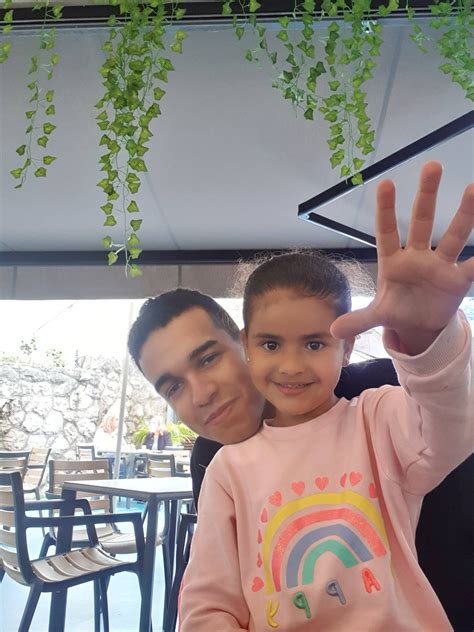 Reencuentro con mi hermanita despues de casi 3 años sin poder vernos 🥰