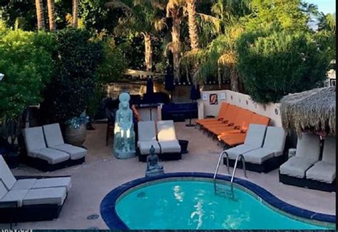 Clothing Optional Resorts in Palm Springs: A Guide to Nudist Getaways ...