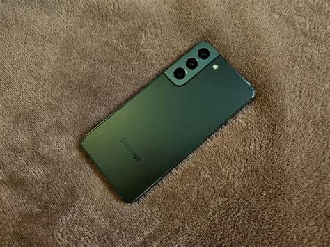 Samsung Galaxy S22 Green + Punjač + Maskice - KAO NOVO