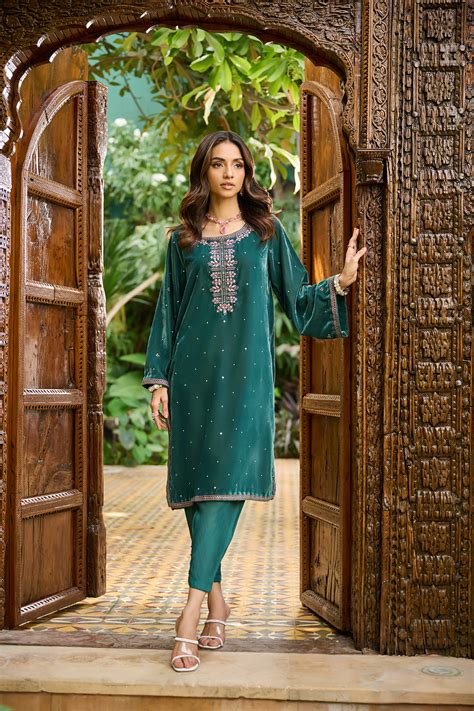 DA-2277 GREEN EMBROIDERED KURTA WITH TROUSER – Dhanak.com.pk