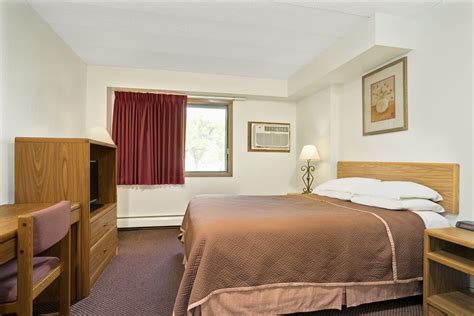 Travelodge by Wyndham Valleyfair Shakopee | Shakopee, MN Hotels