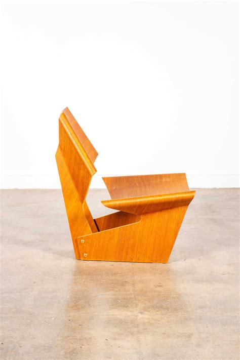 bow chair 7