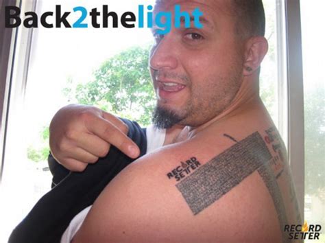 insolite il se fait tatouer  url sur le corps moyennant finance