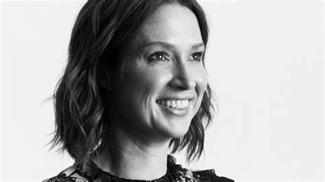 Watch Ellie Kemper Share a Goofy, Prehistoric Joke - The New York Times